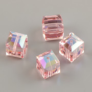 Korálky Swarovski Elements – kostička 5601 – Light Rose AB – 8mm