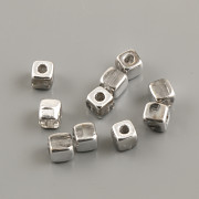 CUBIX korálky 5x4mm balení 5g - metal stříbrné