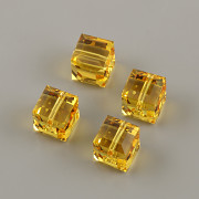 Korálky Swarovski Elements – kostička 5601 – Light Topaz - 6mm