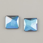 Asymmetric Square Swarovski 2420 – Bermuda Blue F – 10mm