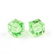 Korálky Swarovski Elements – kostička 5601 – Peridot – 6mm